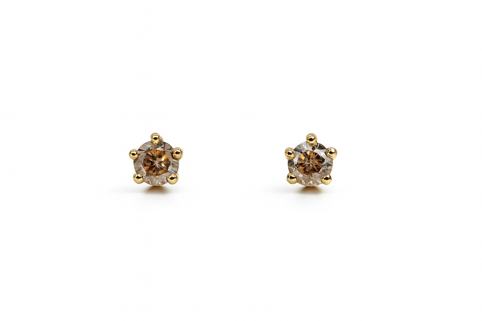 Beautiful 18 Kt Gold  Natural Diamond Earing